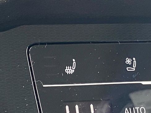 New 2026 Volkswagen Taos SEL image 7