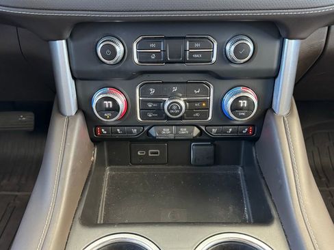 Used 2023 GMC Yukon SLT w/ SLT Luxury Package image 32