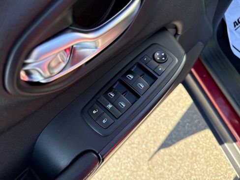 Used 2016 Jeep Cherokee Sport image 13