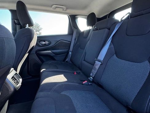 Used 2020 Jeep Cherokee Latitude image 12