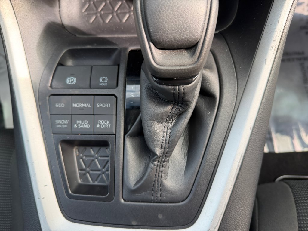 Used 2025 Toyota RAV4 LE AWD/4WD image 18
