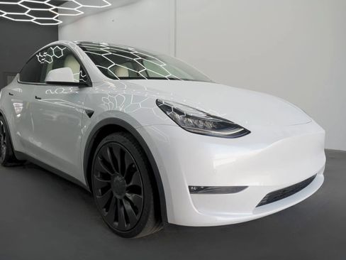 Used 2020 Tesla Model Y Long Range image 1
