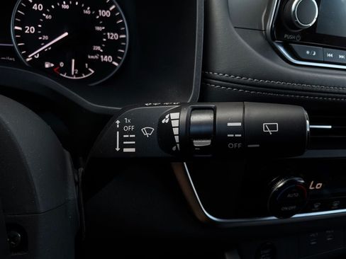Used 2025 Nissan Rogue SV FWD image 35