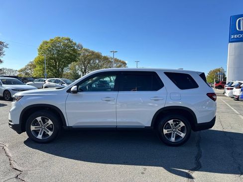 Used 2025 Honda Pilot EX-L image 2
