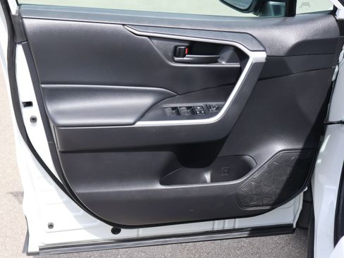 Used 2022 Toyota RAV4 LE w/ Carpet Mat Package (TMS) AWD/4WD image 38