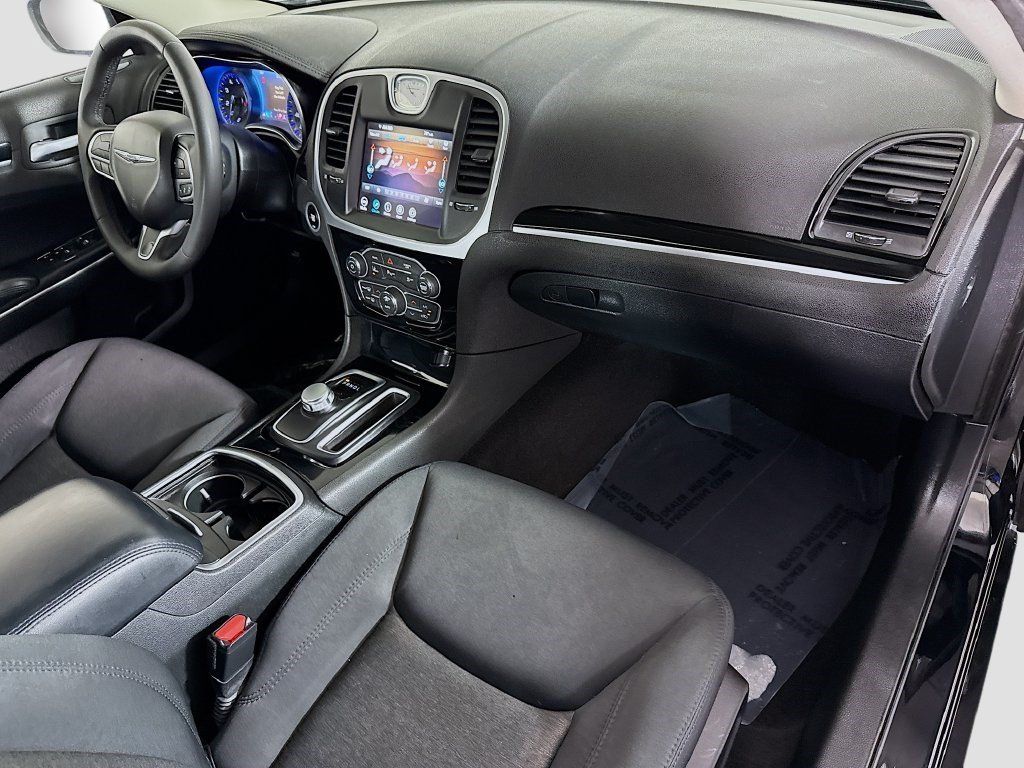 Used 2023 Chrysler 300 Touring w/ Safetytec Plus Group RWD image 29