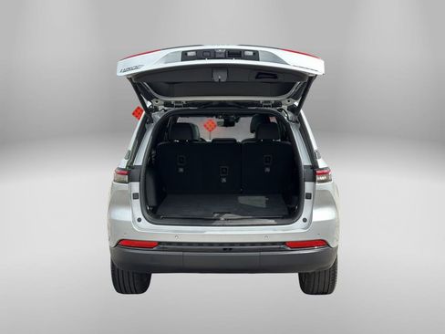 Used 2024 Jeep Grand Cherokee Limited w/ Luxury Tech Group II AWD/4WD image 40