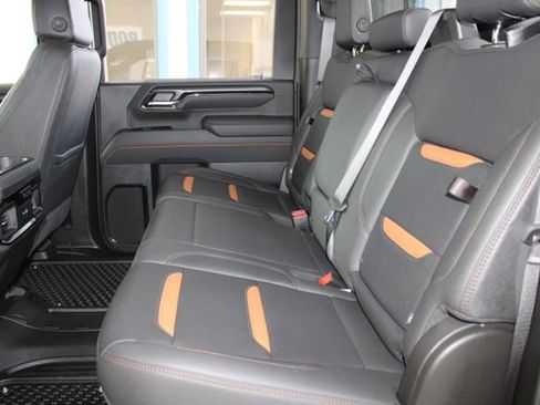 Used 2025 GMC Sierra 2500 AT4 image 28