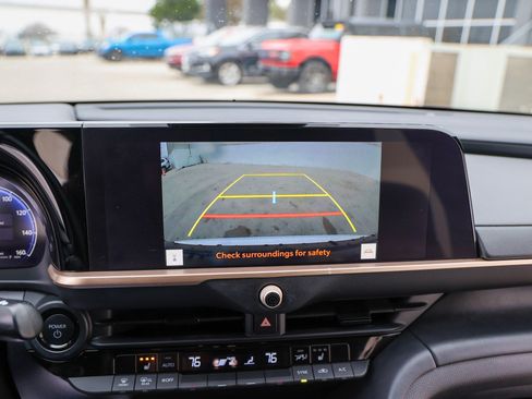 Used 2023 Toyota Crown Limited image 21