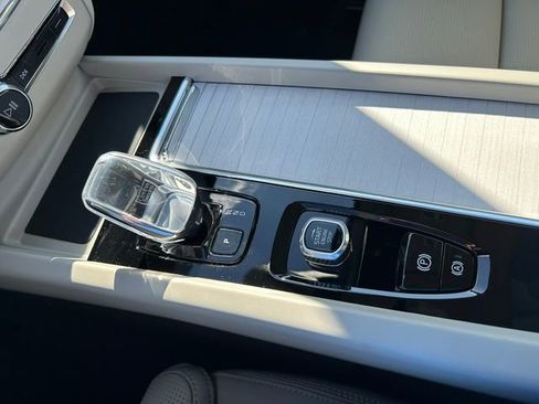 New 2026 Volvo XC60 B5 Ultra w/ Climate Package image 24