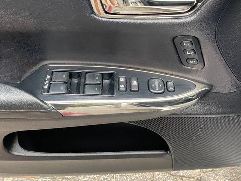 Used 2013 Toyota Avalon Limited FWD image 16