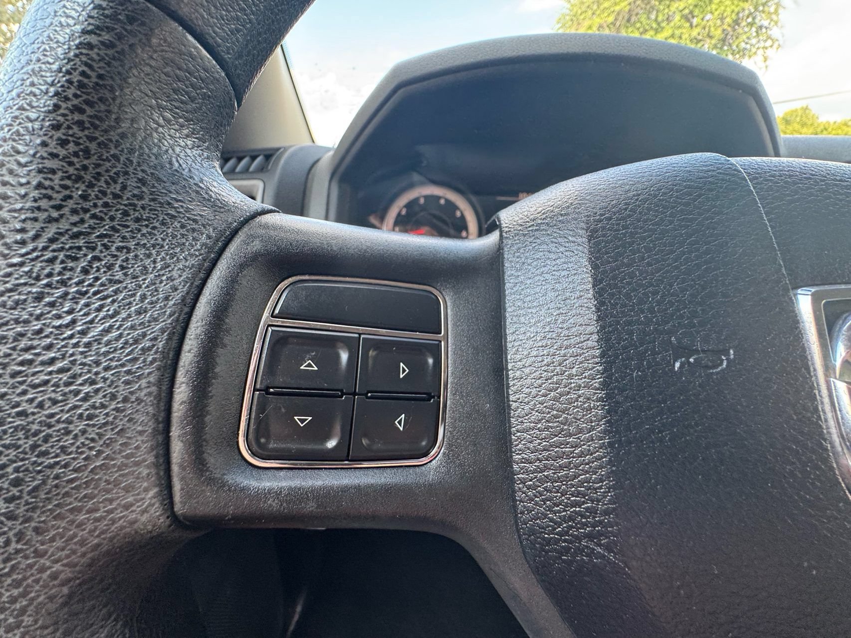 Used 2014 RAM 1500 Express RWD image 17