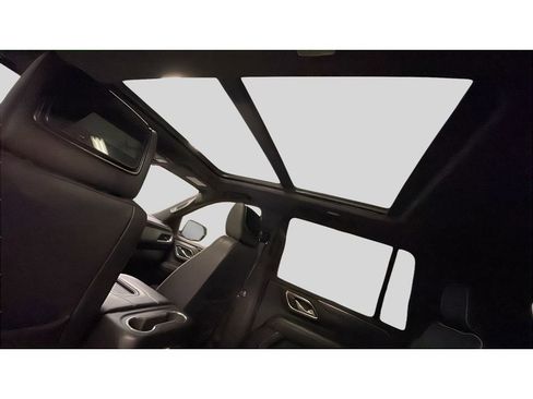 Used 2021 GMC Yukon XL SLT w/ SLT Premium Package image 16