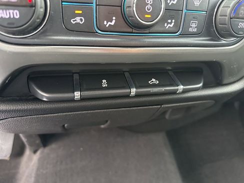 Used 2018 Chevrolet Silverado 1500 LT w/ Texas Edition image 26