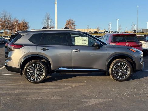 New 2026 Nissan Rogue Platinum w/ Platinum Premium Package image 2