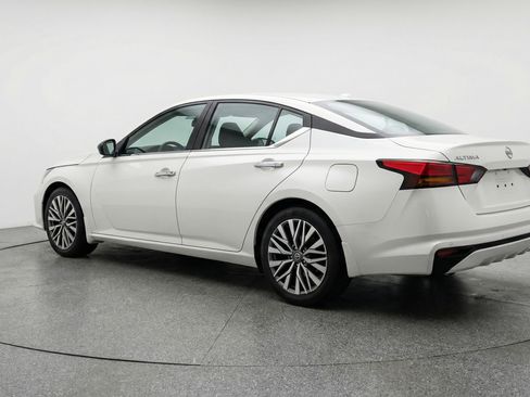 Used 2025 Nissan Altima 2.5 SV image 6