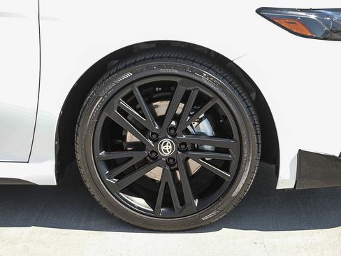 Used 2026 Toyota Camry Hybrid w/ Convenience Package FWD image 10