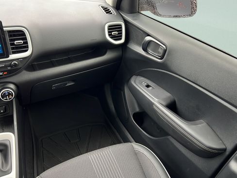 Certified 2025 Hyundai Venue Limited FWD image 13