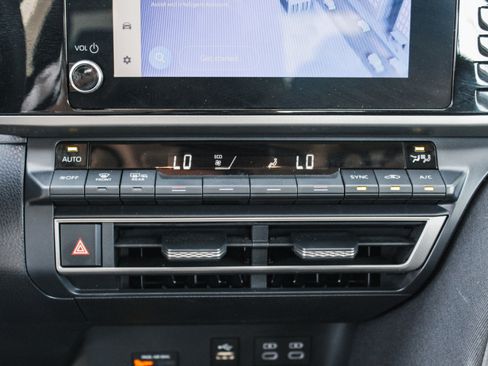 Used 2025 Toyota Camry LE FWD image 17