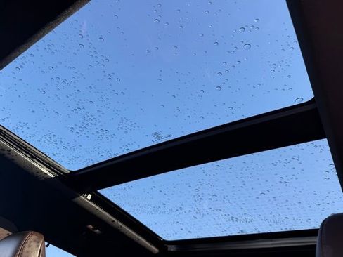 Used 2024 Ford Explorer King Ranch w/ Technology Package image 26