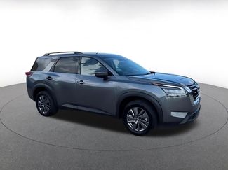 Used 2025 Nissan Pathfinder SV FWD video 2
