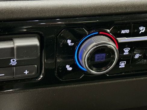 Used 2024 Chevrolet Silverado 2500 LT w/ Convenience Package image 21