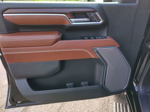 Used 2025 GMC Sierra 3500 Denali Ultimate image 8