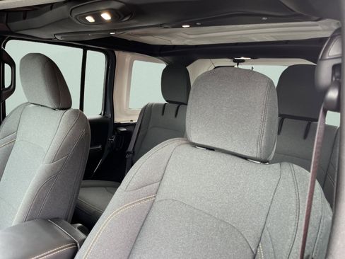 Used 2025 Jeep Wrangler Sahara w/ Safety Group image 17