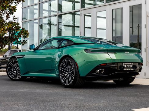 Used 2025 Aston Martin DB12 image 15