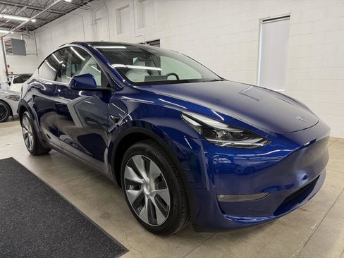 Used 2023 Tesla Model Y Long Range AWD/4WD image 3