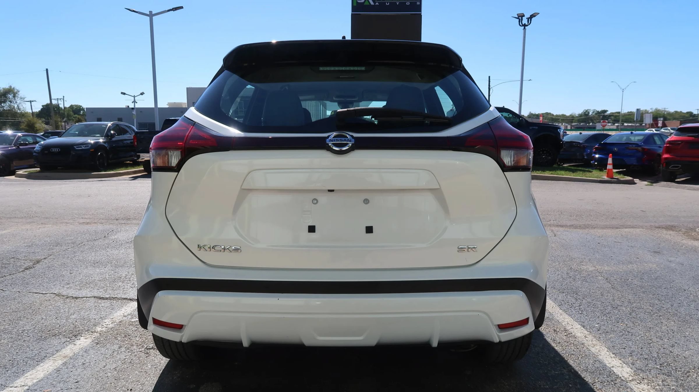 Used 2021 Nissan Kicks SR w/ SR Premium Package FWD image 9