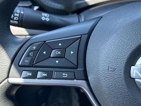Used 2025 Nissan Sentra SV FWD image 28