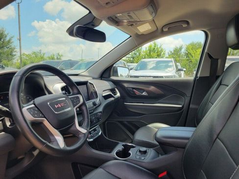 Used 2024 GMC Terrain SLT FWD image 10