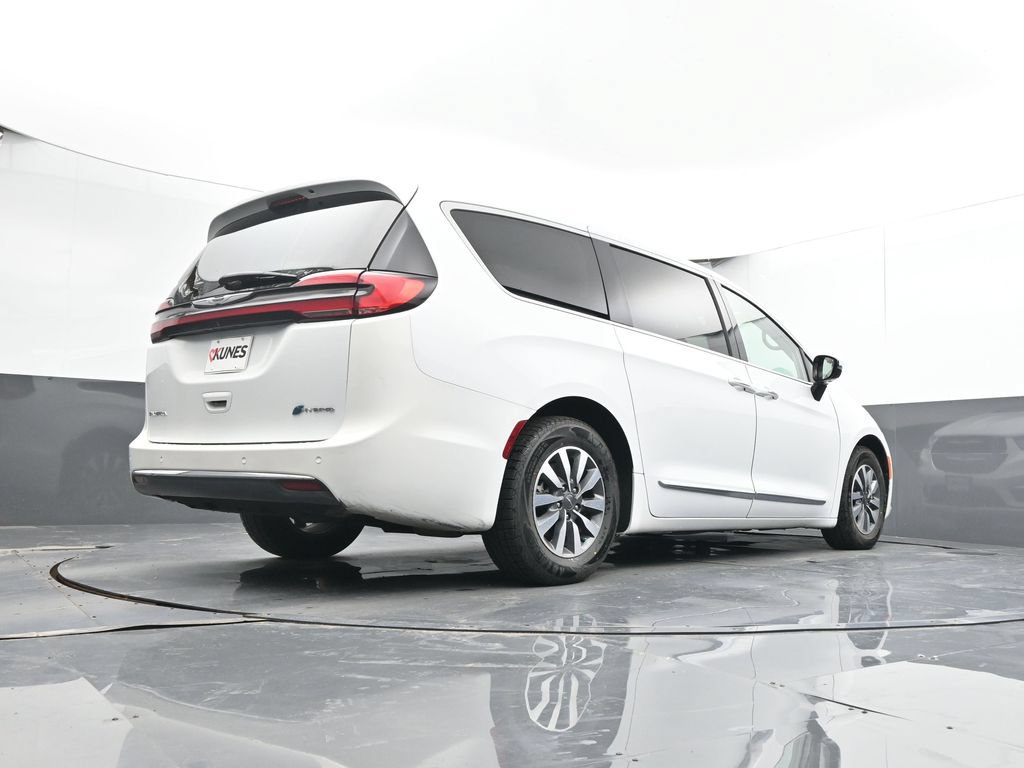 Used 2023 Chrysler Pacifica Limited FWD image 52