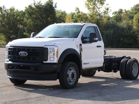 New 2025 Ford F550 4x4 Regular Cab Super Duty image 3