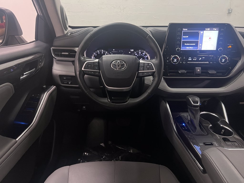 Used 2022 Toyota Highlander Limited FWD image 13