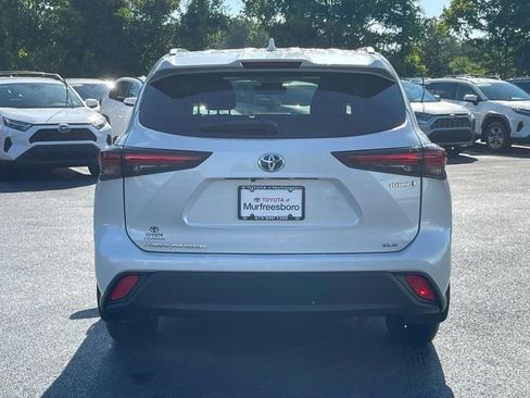 Used 2024 Toyota Highlander XLE AWD/4WD image 4