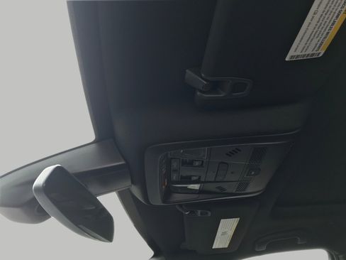 Certified 2025 Cadillac XT5 Premium Luxury image 18