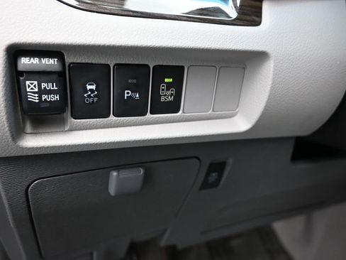 Used 2015 Toyota Sienna XLE image 20