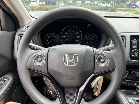 Used 2017 Honda HR-V LX image 48