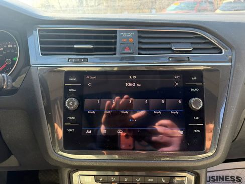 Used 2019 Volkswagen Tiguan SE w/ Panoramic Sunroof Package image 24