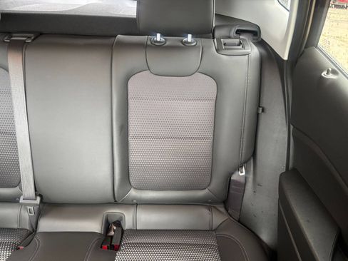Used 2025 Chevrolet Trax LT FWD image 37