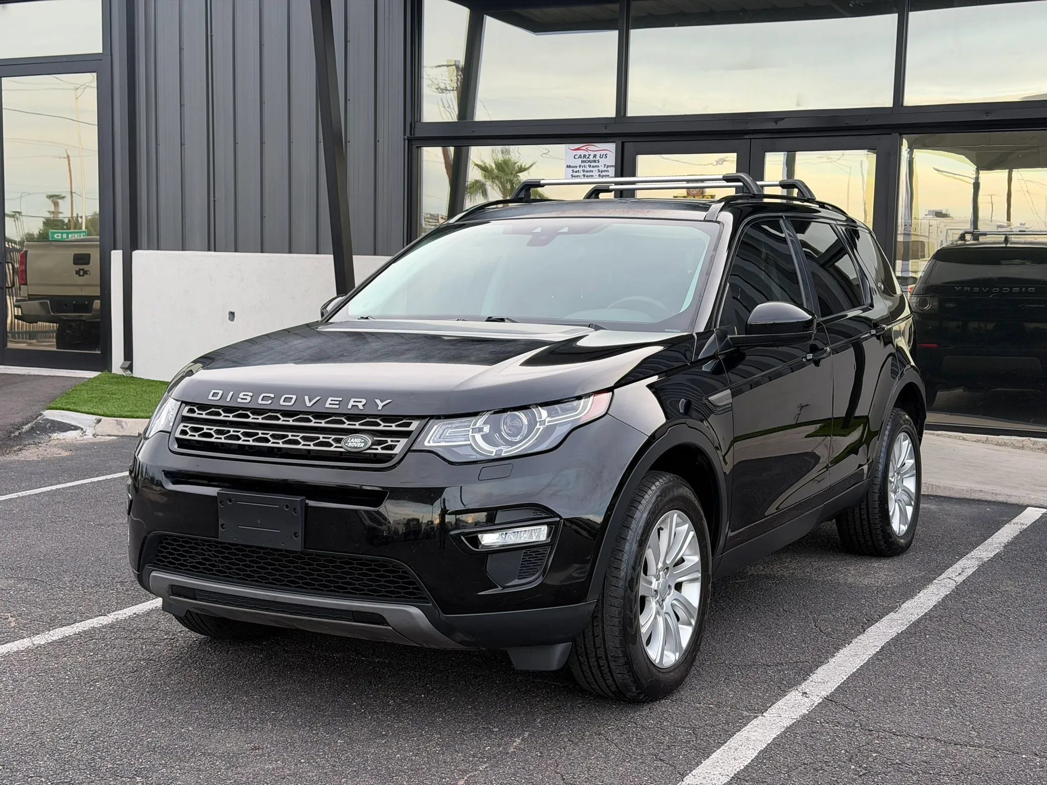 Used 2018 Land Rover Discovery Sport SE AWD/4WD image 1