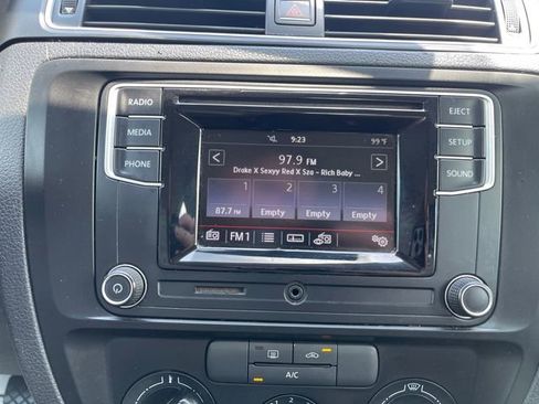 Used 2017 Volkswagen Jetta S image 18
