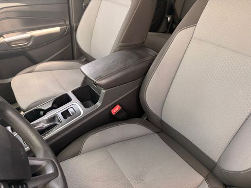 Used 2017 Ford Escape SE FWD image 18