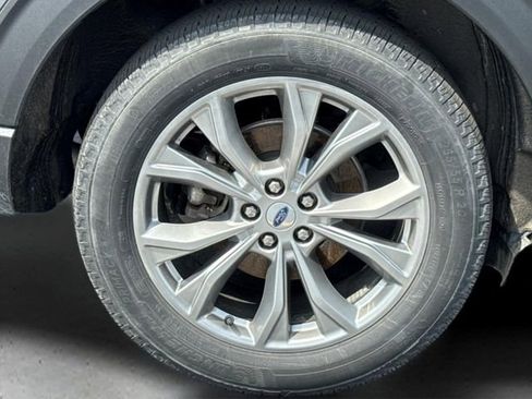 Used 2023 Ford Explorer XLT w/ Equipment Group 202A AWD/4WD image 18