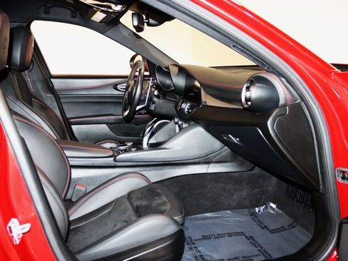 Used 2018 Alfa Romeo Giulia Quadrifoglio w/ Driver Assist Dynamic Package image 62