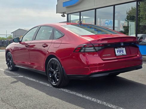 Certified 2025 Honda Accord SE image 3