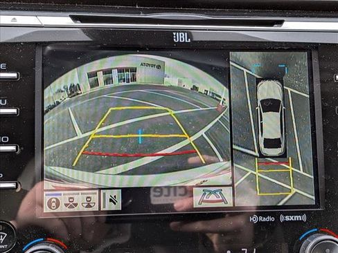 Used 2020 Toyota Camry XLE image 10