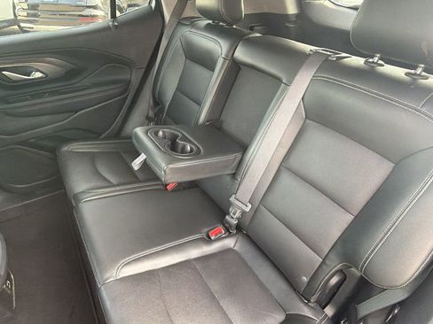 Used 2024 GMC Terrain SLT image 12